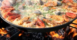 Receta de Paella de sepia y gambones.