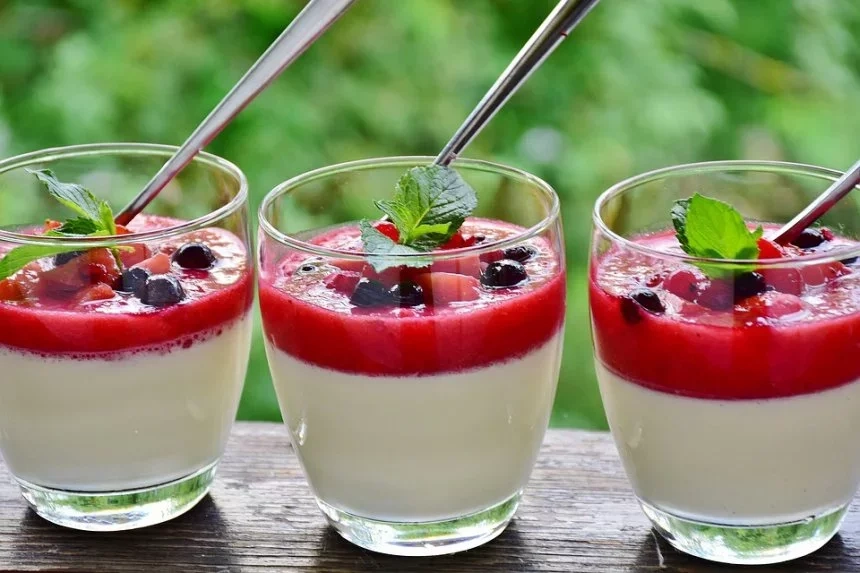 Recipe of Panna-cotta with peach jam