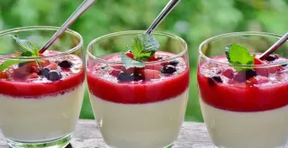 Recipe of Panna-cotta with peach jam