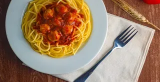 Recipe of Pasta with vegan meatballs and Hindu-style tomato sauce