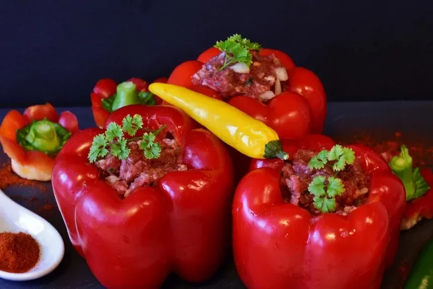 Recipe of Piquillo peppers stuffed with tuna and avocado salad.