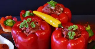 Recipe of Piquillo peppers stuffed with tuna and avocado salad.