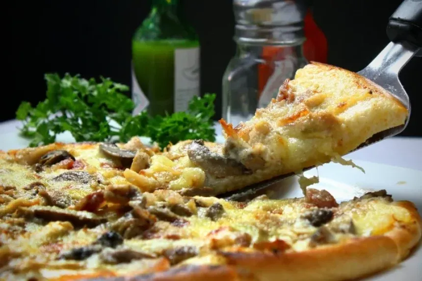 Recipe of Carbonara pizza with rustic bread base