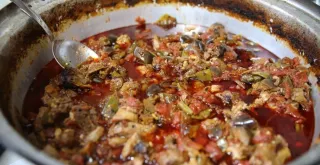 Recipe of Round of non-veal stuffed with peppers and spices for tacos.