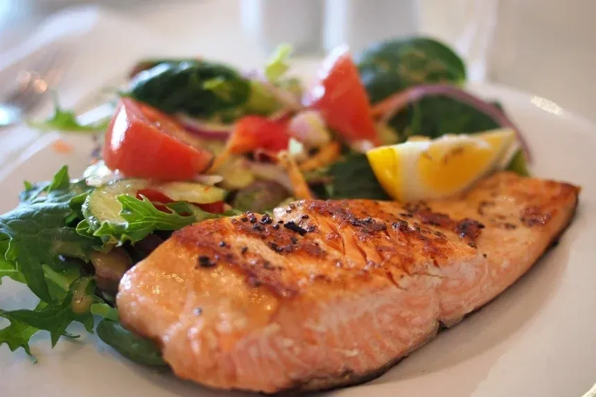 Recipe of Salmon with vegetables and spearmint in papilote