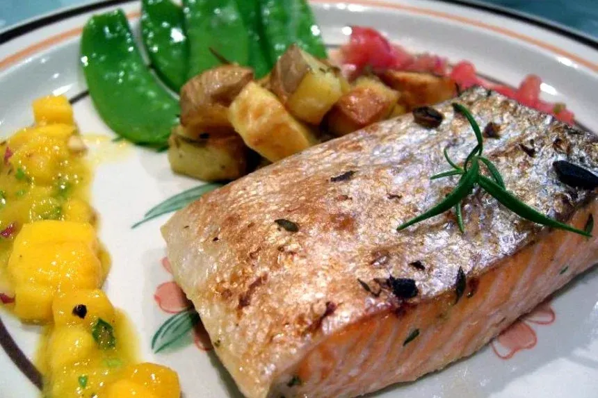 Recipe of Salmon in a creamy sun-dried tomato sauce