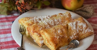 Receta de Saquitos hojaldre rellenos de camembert-mermelada de pimiento.