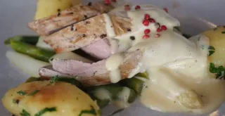 Recipe of Pork tenderloin with bechamel mustard sauce