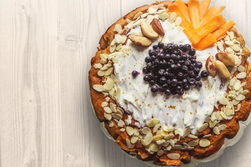 Receta de Tarta de manzana y crema con piñones sin gluten.