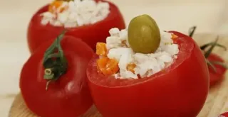 Recipe of Tomato stuffed with rice and tuna