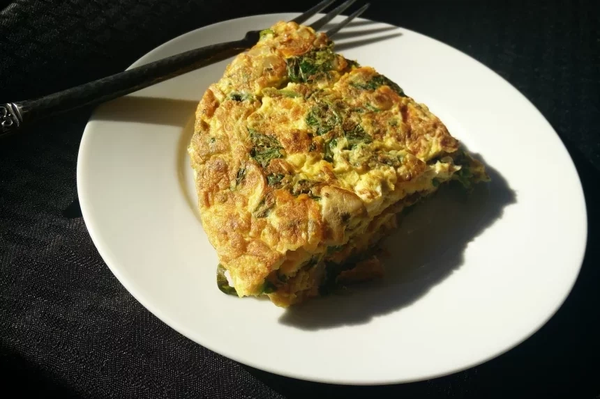 Receta de Tortilla de fideo con salsa boloñesa