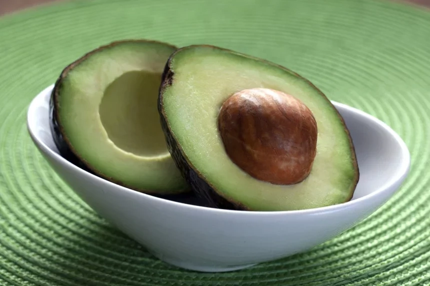 Receta de Tosta de aguacate con queso de cabra.