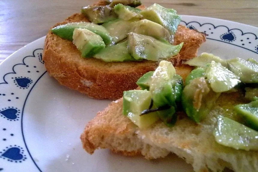 Receta de Tostadas de aguacate