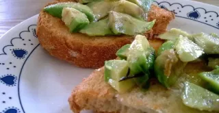 Receta de Tostadas de aguacate