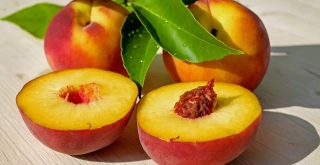 Recipe of Drink of non-alcoholic and sugar-free tea and peach