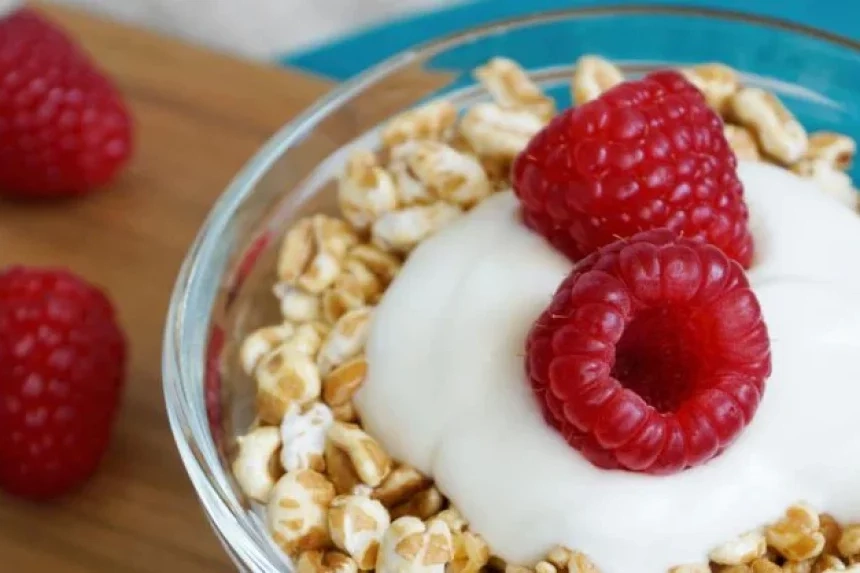 Receta de Yogur con copos de espelta y cerezas