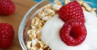 Recipe of Yogurt with spelt flakes and cherries